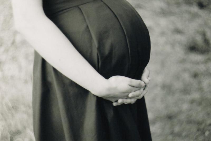 fotograf - těhotenské fotky - na film Baruš září 2018  (9)